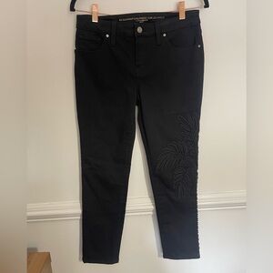 Chico's So Slimming Girlfriend Slim Leg Ankle black jeans 0P 
4P embroidery